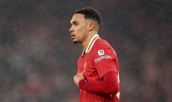 内维尔：阿诺德很难不分心 利物浦不会冬窗就卖他