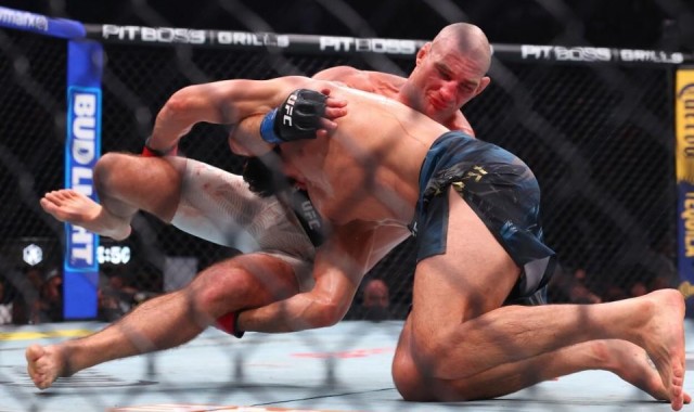 开云官网-送车臣狼王生涯首败！UFC328中量级冠军战：斯特里克兰爆冷夺冠