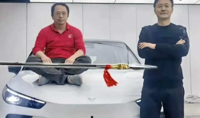 开云App-三年亏光183亿！周鸿祎的造车梦，为何成了一地鸡毛？