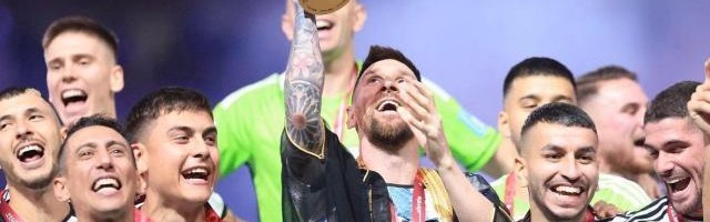 开云App-【特写】阿根廷队首都巡游，与500万球迷共同狂欢